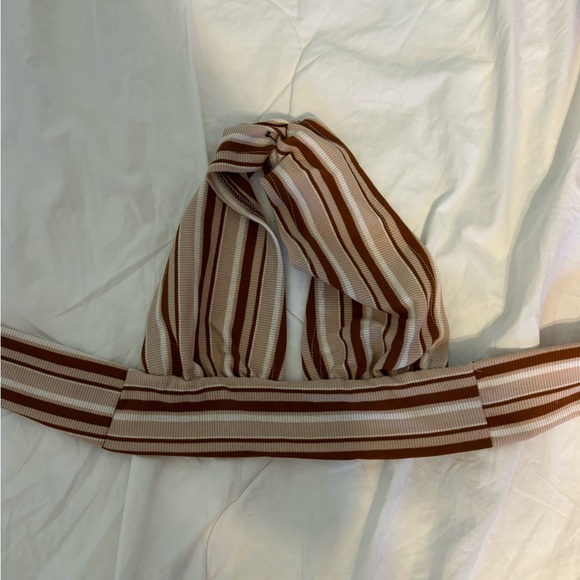 Going out tie on top - Picture 1 of 2